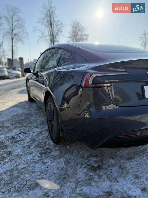 Седан Tesla Model 3 2024 в Вінниці