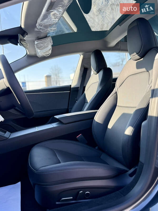 Седан Tesla Model 3 2024 в Вінниці