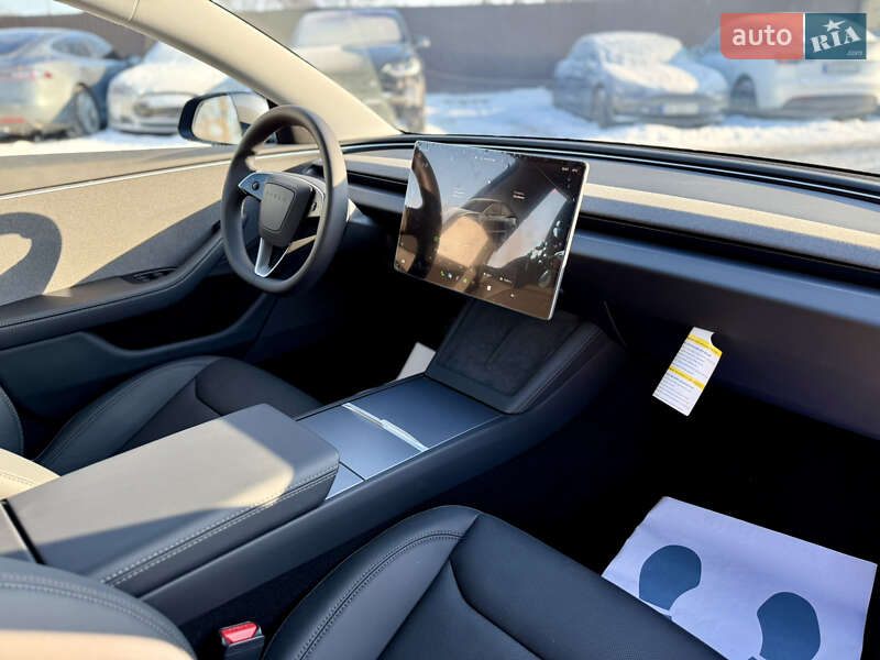 Седан Tesla Model 3 2024 в Вінниці