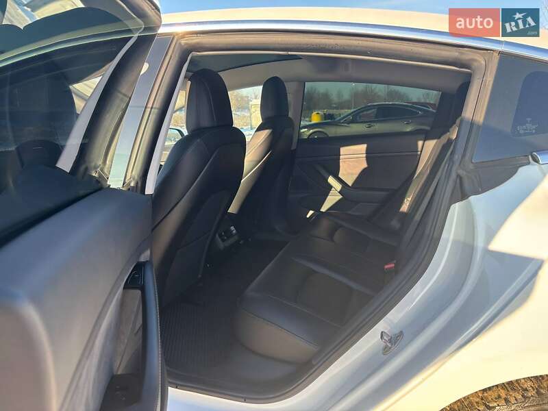 Седан Tesla Model 3 2019 в Ирпене