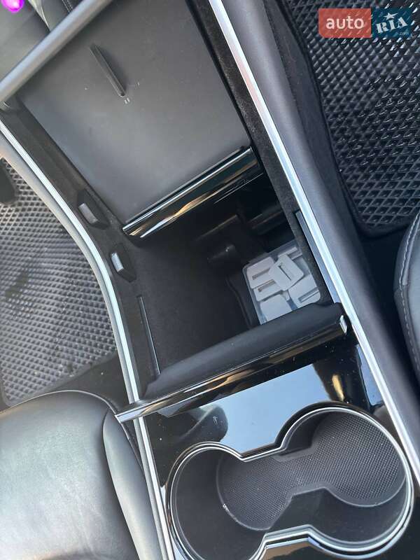 Седан Tesla Model 3 2019 в Ирпене