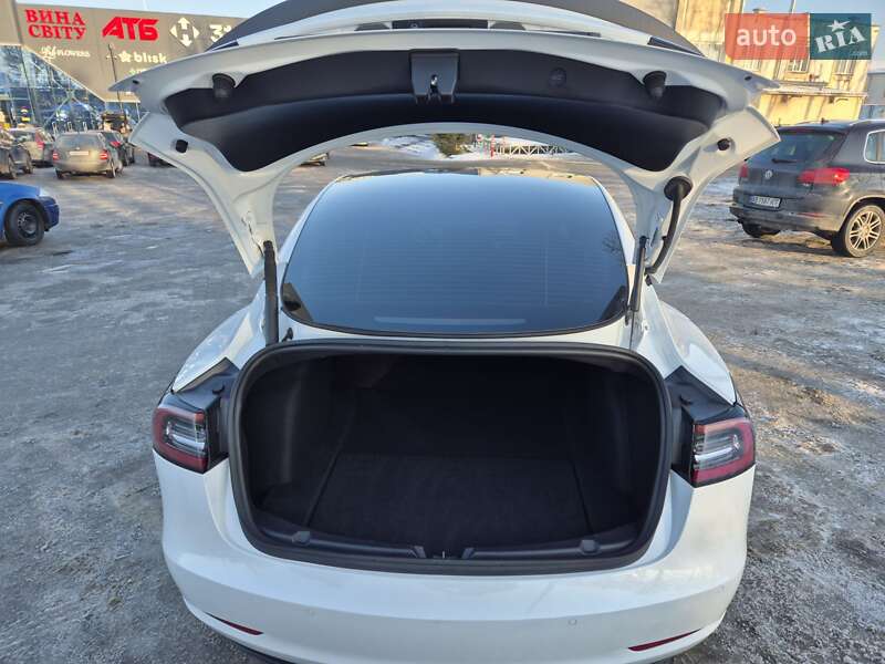 Седан Tesla Model 3 2022 в Вінниці