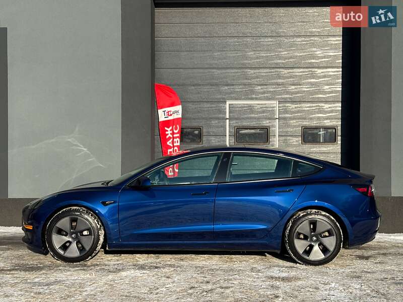 Седан Tesla Model 3 2022 в Киеве
