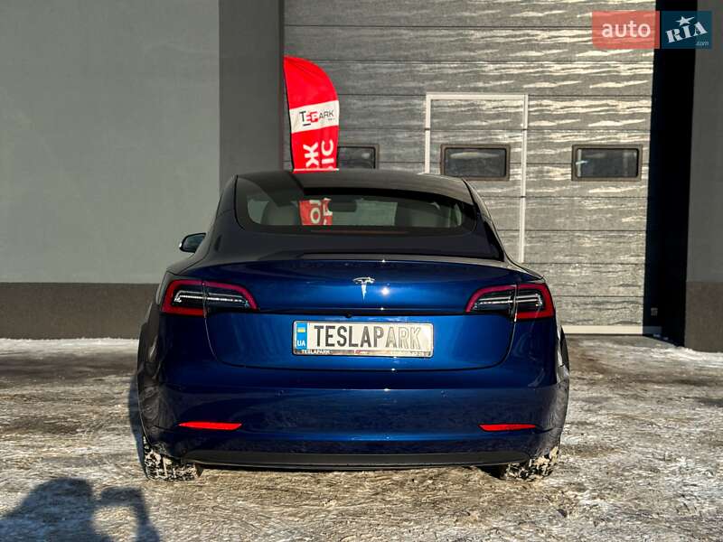Седан Tesla Model 3 2022 в Киеве