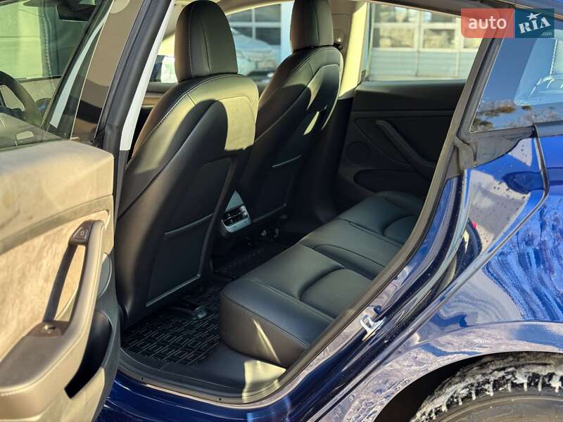 Седан Tesla Model 3 2022 в Киеве