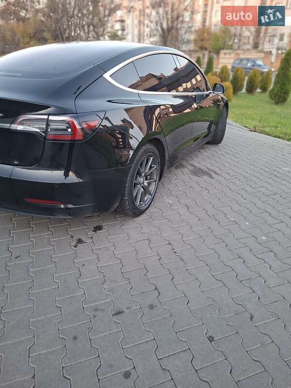 Седан Tesla Model 3 2018 в Львові