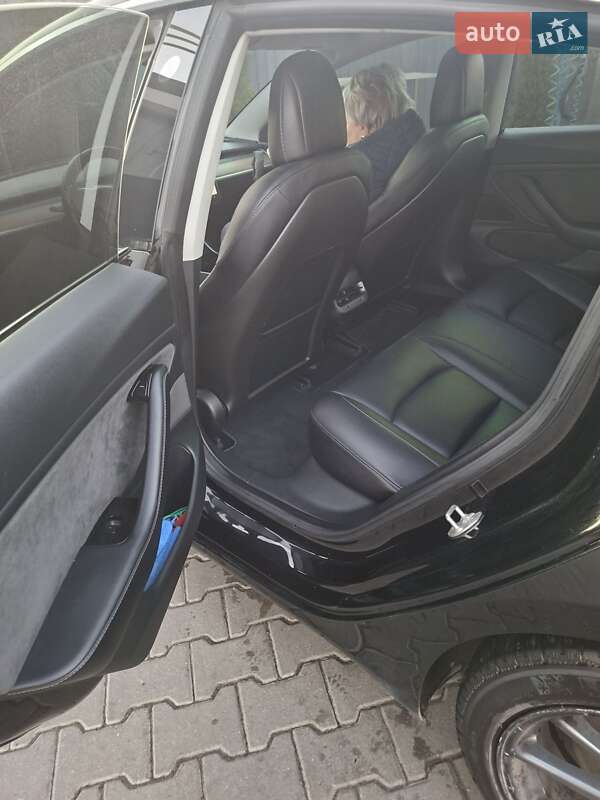 Седан Tesla Model 3 2018 в Львові