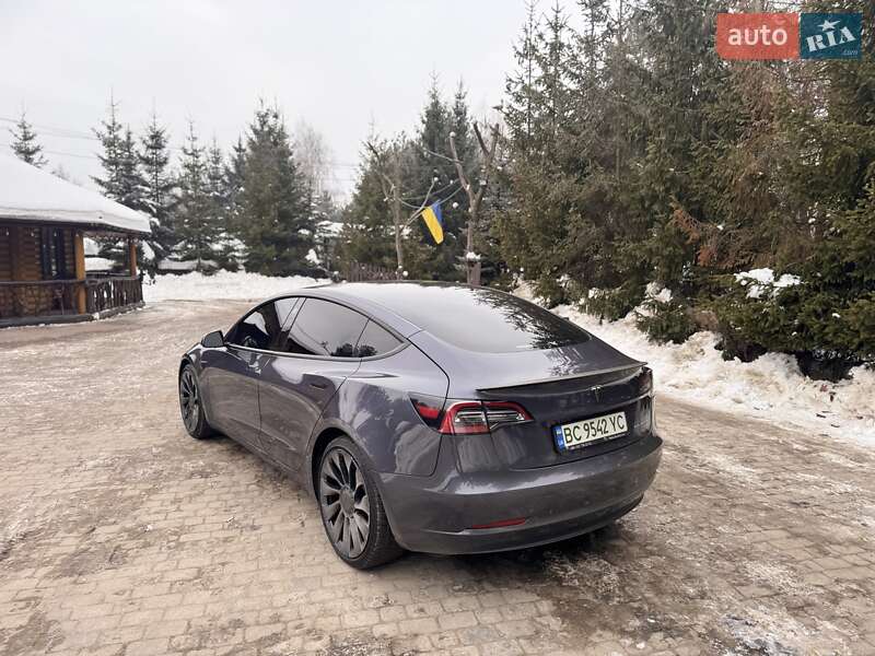 Седан Tesla Model 3 2022 в Львове