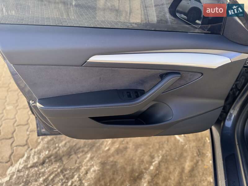 Седан Tesla Model 3 2022 в Львове