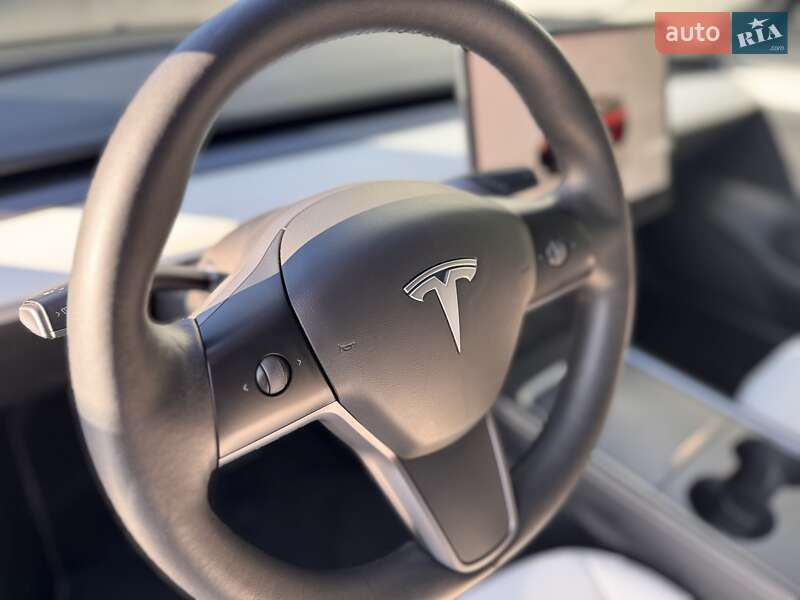 Седан Tesla Model 3 2022 в Львове