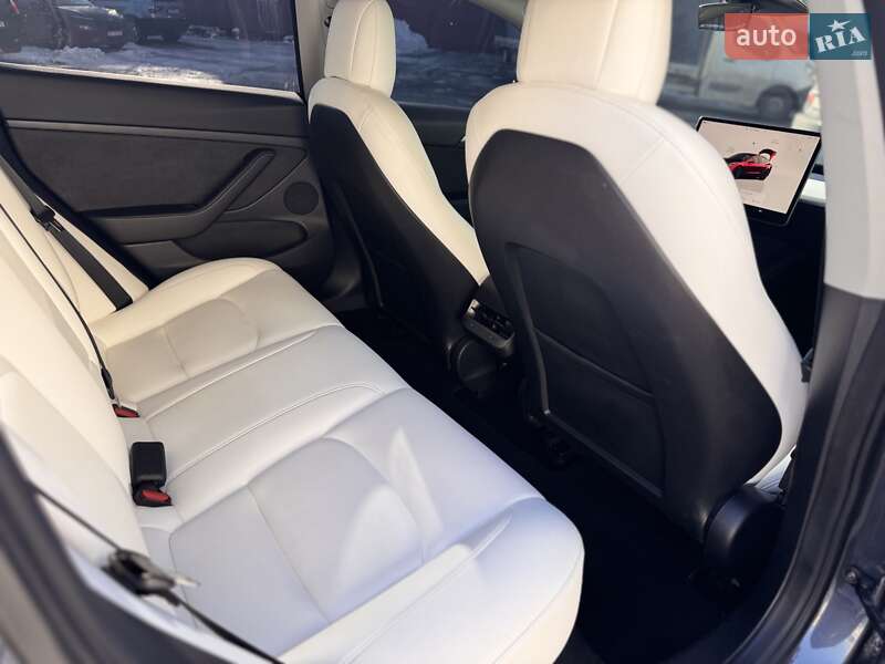 Седан Tesla Model 3 2022 в Львове