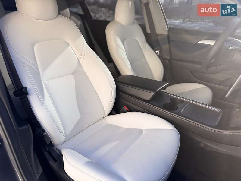 Седан Tesla Model 3 2022 в Львове