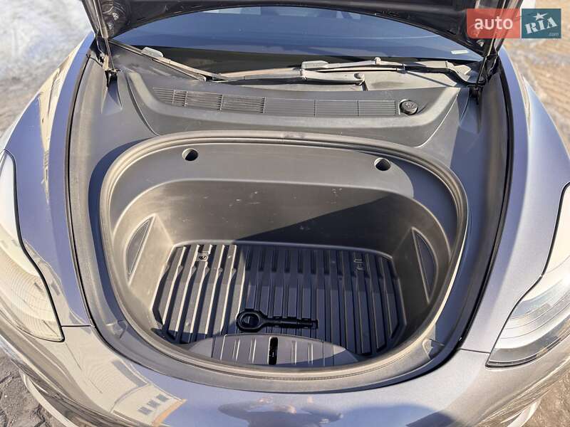 Седан Tesla Model 3 2022 в Львове