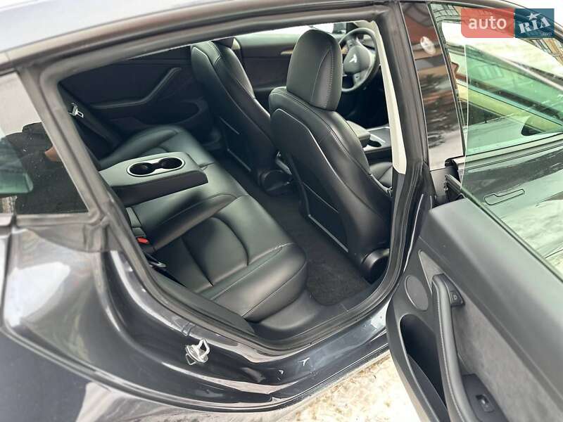 Седан Tesla Model 3 2021 в Днепре