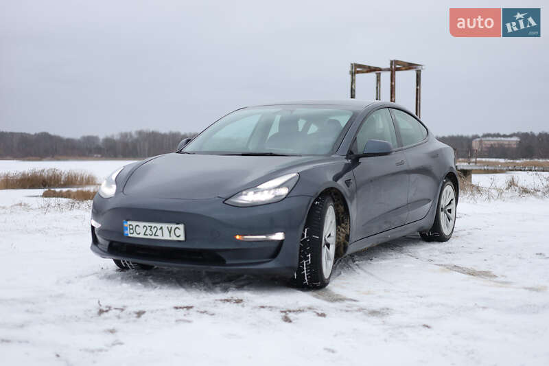 Седан Tesla Model 3 2021 в Новояворовске