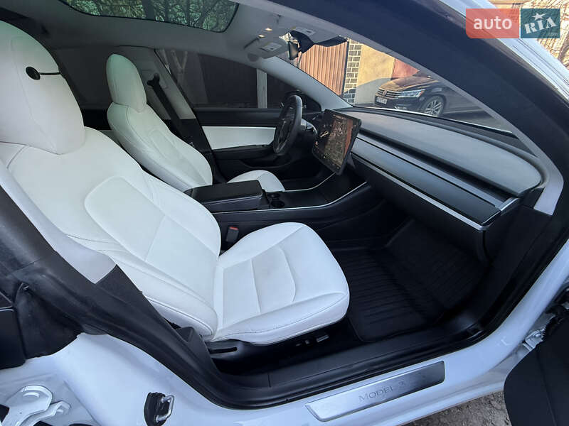 Седан Tesla Model 3 2019 в Кривом Роге