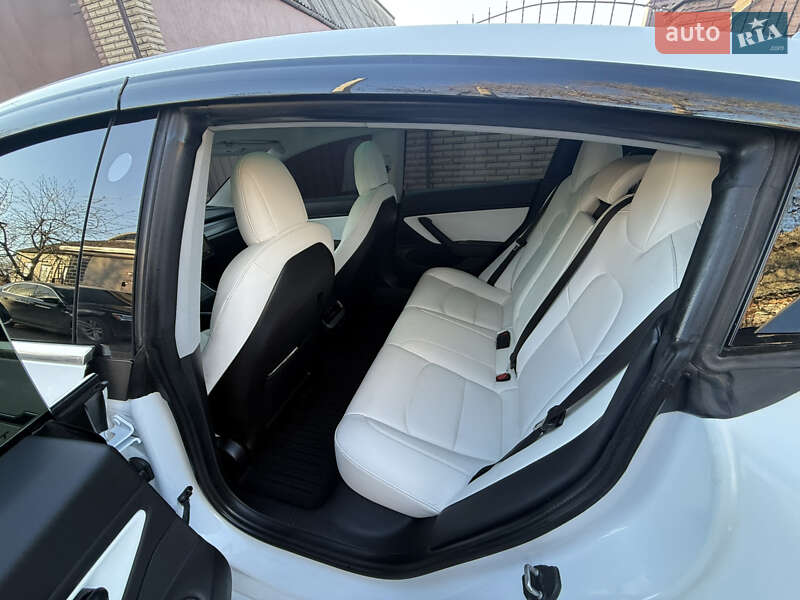 Седан Tesla Model 3 2019 в Кривом Роге