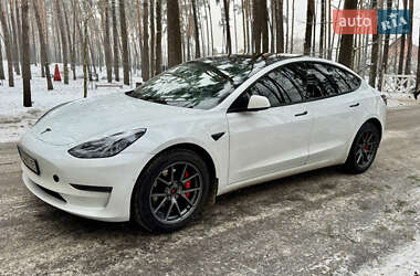 Седан Tesla Model 3 2022 в Киеве