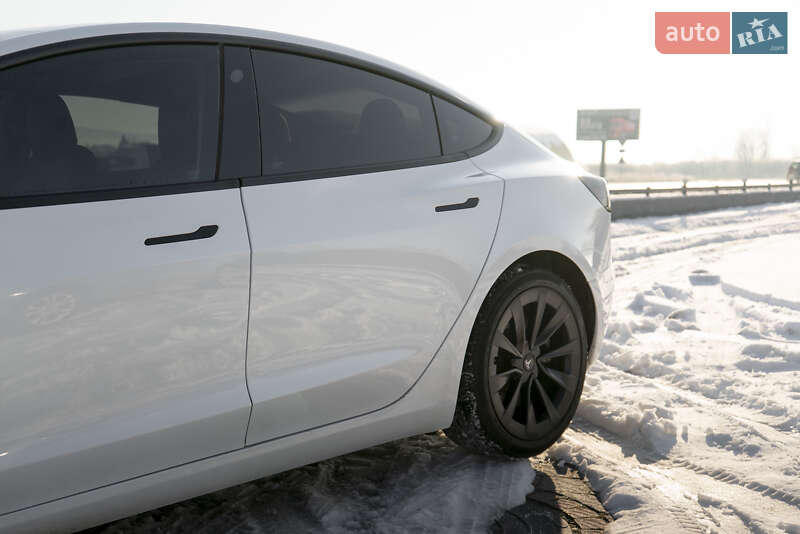 Седан Tesla Model 3 2021 в Ужгороді
