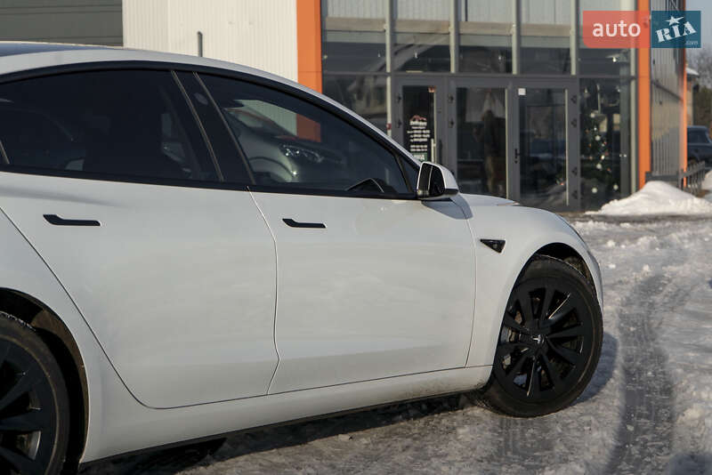 Седан Tesla Model 3 2021 в Ужгороді