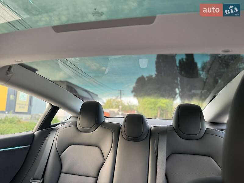 Седан Tesla Model 3 2024 в Новомосковську