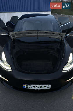 Седан Tesla Model 3 2020 в Львове