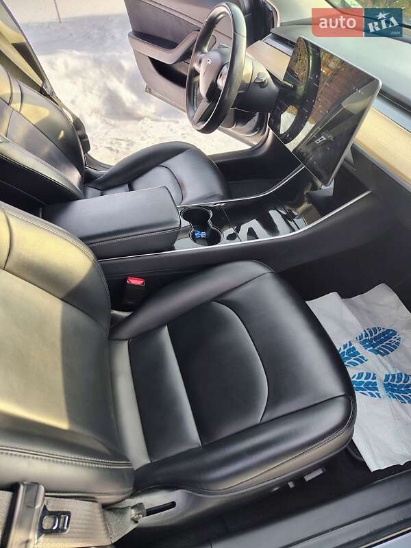 Седан Tesla Model 3 2018 в Ивано-Франковске