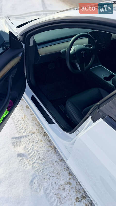 Седан Tesla Model 3 2021 в Києві