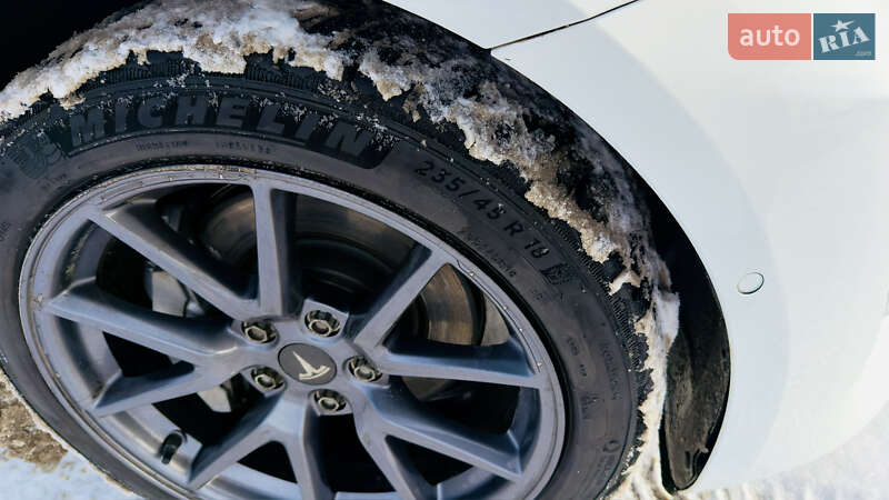 Седан Tesla Model 3 2021 в Києві