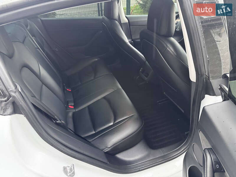 Седан Tesla Model 3 2022 в Києві