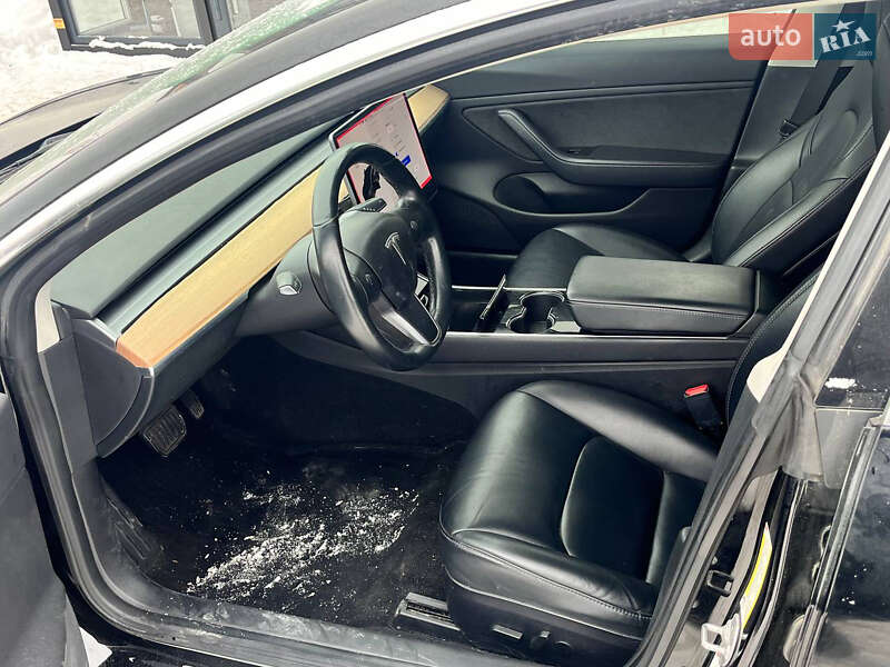 Седан Tesla Model 3 2018 в Луцке