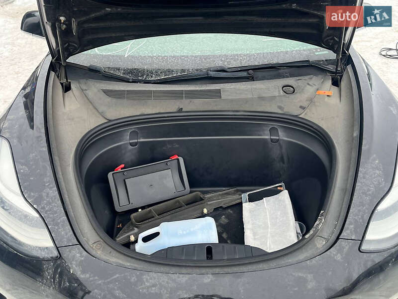 Седан Tesla Model 3 2018 в Луцке