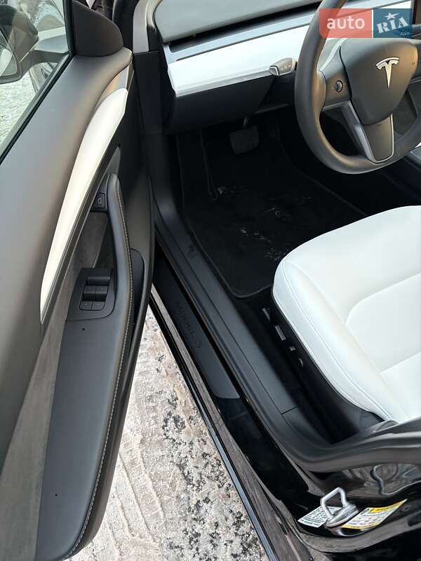 Седан Tesla Model 3 2023 в Києві