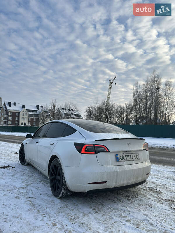 Седан Tesla Model 3 2021 в Києві