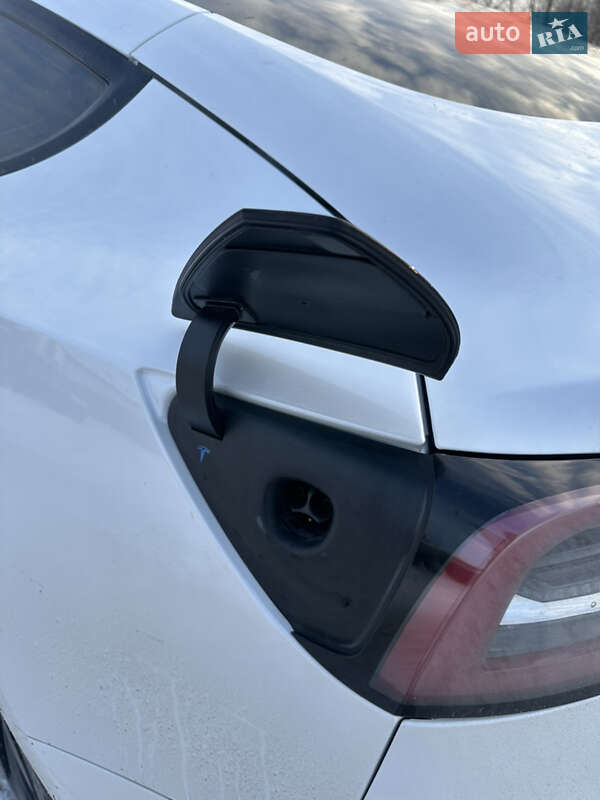 Седан Tesla Model 3 2021 в Києві