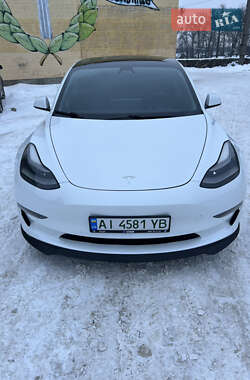 Седан Tesla Model 3 2021 в Киверцах