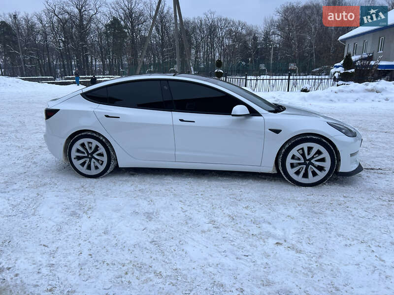 Седан Tesla Model 3 2021 в Ківерцях