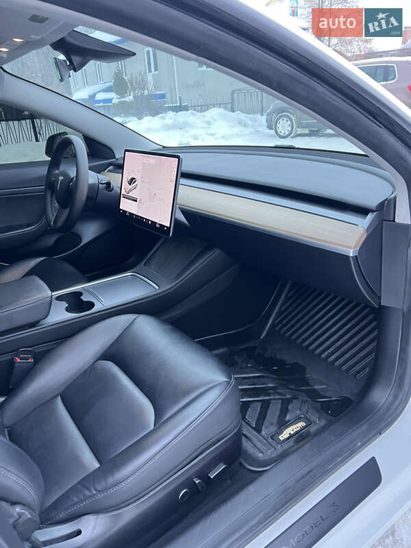 Седан Tesla Model 3 2021 в Ківерцях