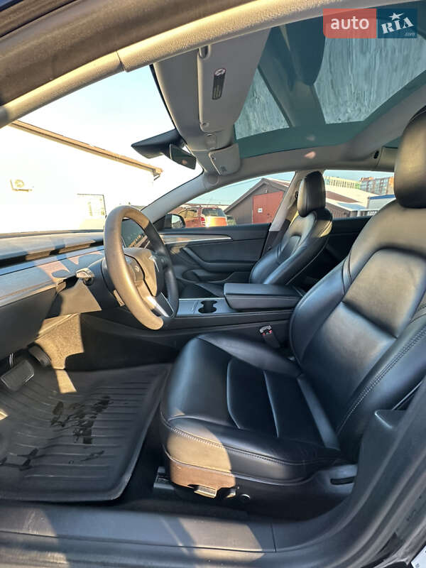Седан Tesla Model 3 2021 в Дніпрі