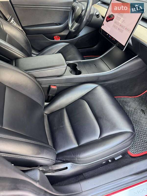 Седан Tesla Model 3 2018 в Киеве