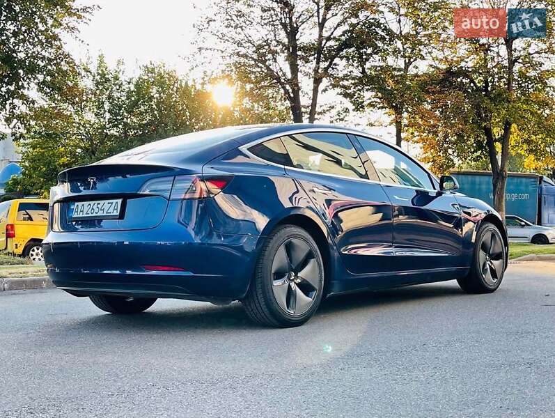 Седан Tesla Model 3 2019 в Львові