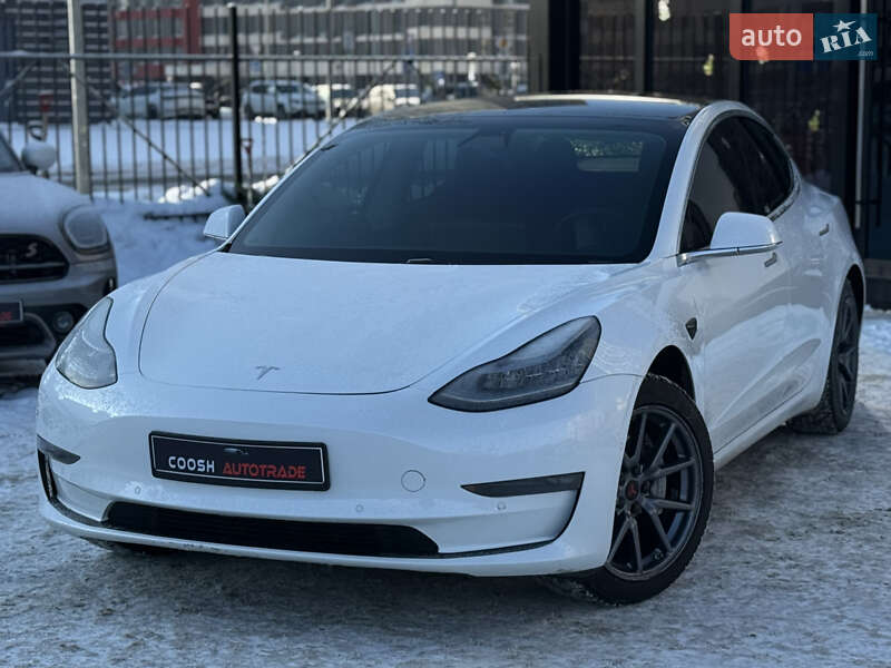 Седан Tesla Model 3 2019 в Киеве
