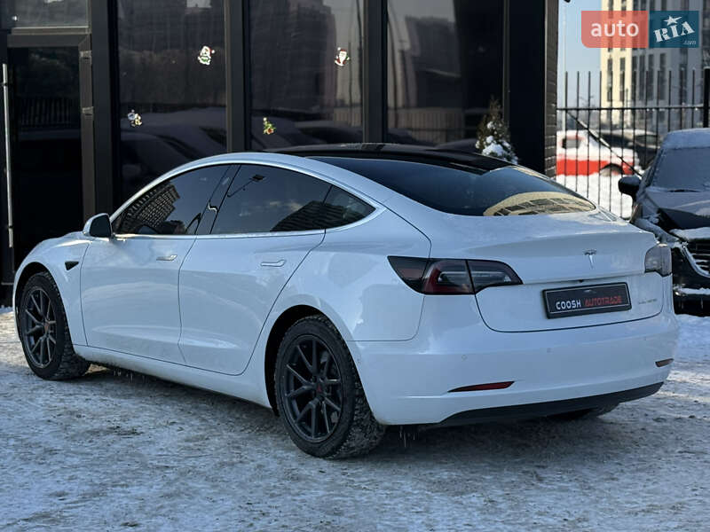 Седан Tesla Model 3 2019 в Киеве