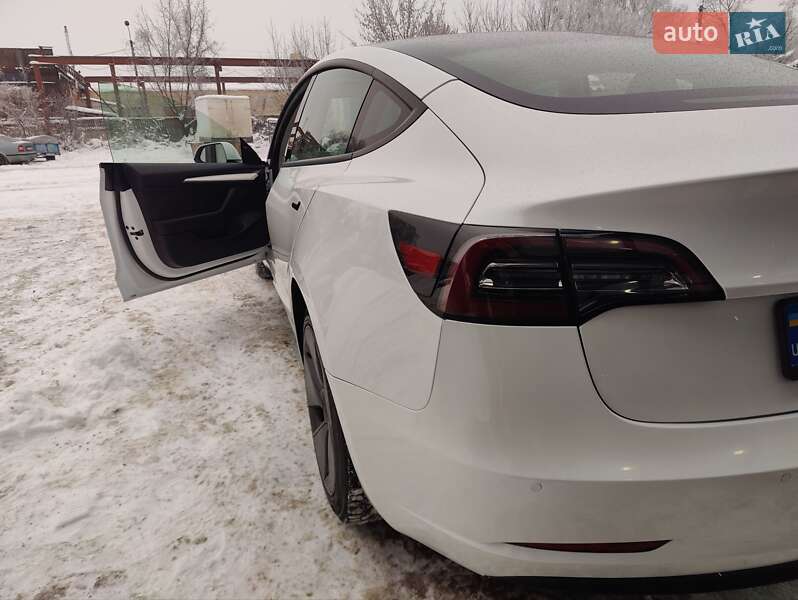 Седан Tesla Model 3 2021 в Киеве фото 7 Седан Tesla Model 3 2021 в Киеве