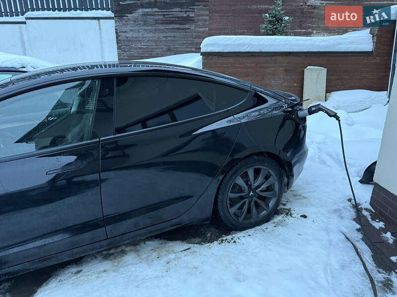 Седан Tesla Model 3 2021 в Львове