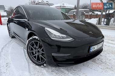 Седан Tesla Model 3 2018 в Ровно