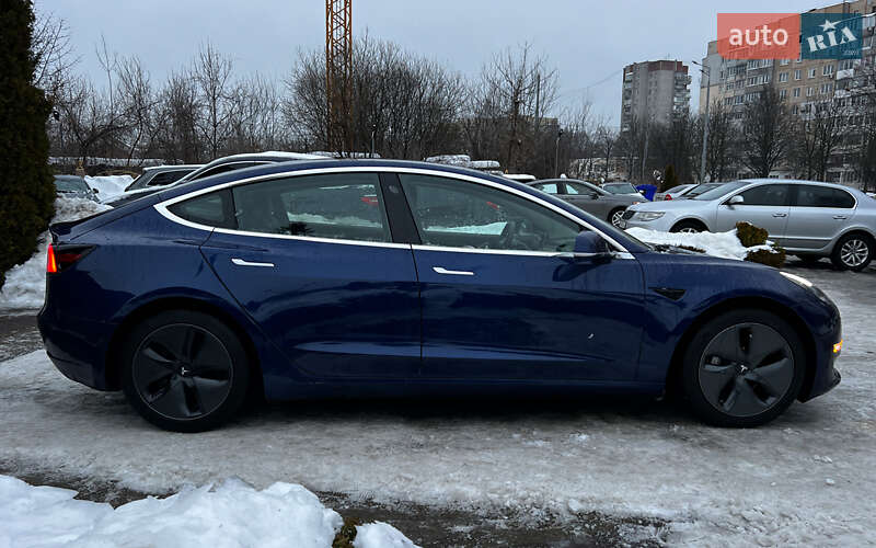 Седан Tesla Model 3 2019 в Львові