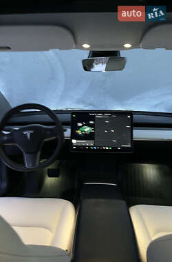 Седан Tesla Model 3 2021 в Львове