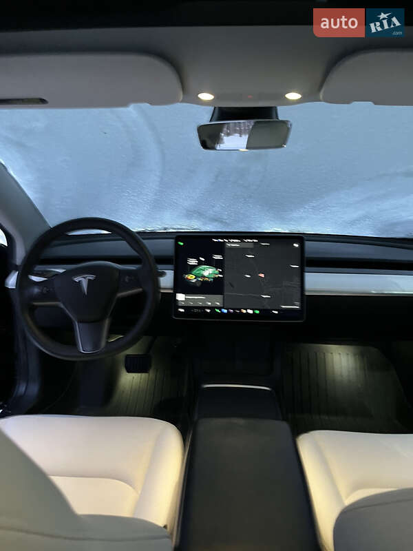 Седан Tesla Model 3 2021 в Львові