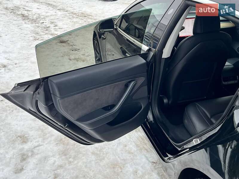 Седан Tesla Model 3 2018 в Луцьку